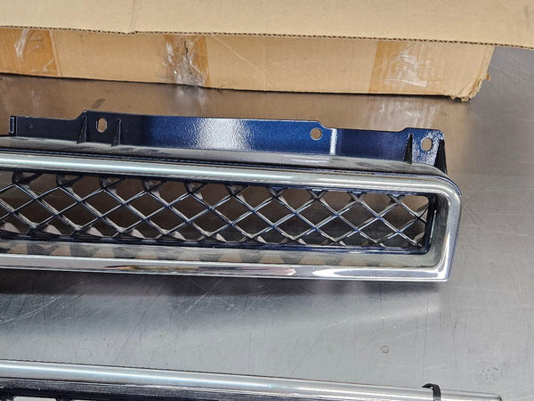 2007 Chevy Tahoe, Avalanche, Suburban NOS Upper / Lower Grille Kit, #191562783