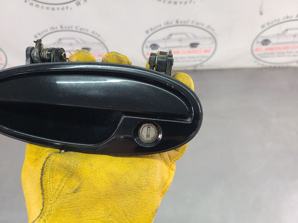 2000-04 C5 Corvette Exterior Door Handle Assembly, Black, Left Driver Side1
