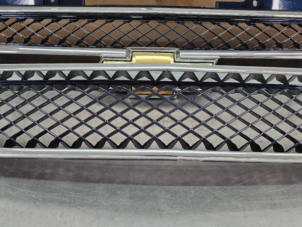 2007 Chevy Tahoe, Avalanche, Suburban NOS Upper / Lower Grille Kit, #191562785