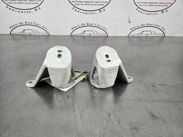2005-13 C6 Corvette LS2 / LS3 Engine Mount Bracket Stand Pair, Left / Right  0