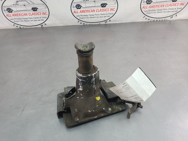 1981-91 Chevy Suburban Factory 3/4 Jack Assembly w/ Hold Down - OEM0