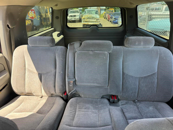 2003-06 Chevy Suburban, Tahoe 2nd Row Dual Seat Belt Buckle Assembly, Gray - OEM21