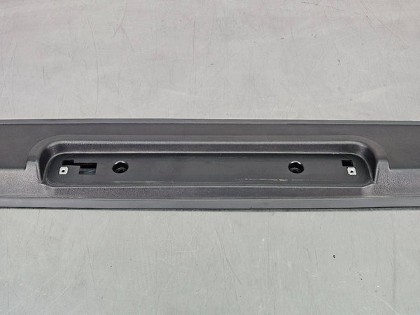 2003-09 Hummer H2 High Mounted Center 3rd Brake Light Plastic Housing Trim3