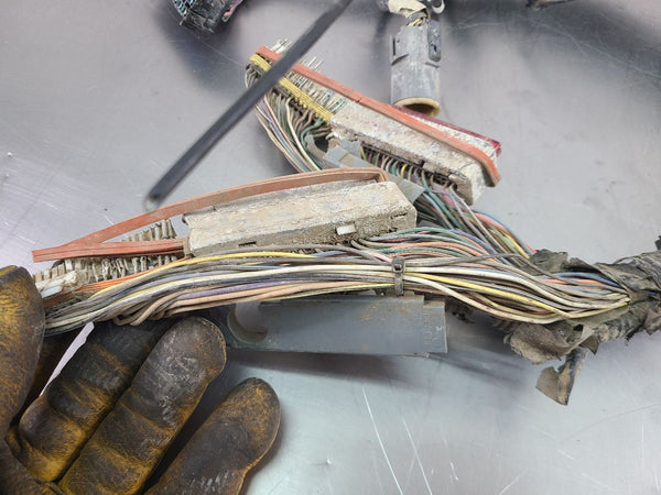 2001 C5 Corvette LS1 / 4L60E Engine Wiring Harness, Damage @ ECM Connector!5
