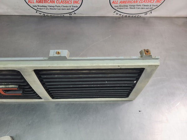 1985-88 GMC Truck, Blazer, Suburban Front Grille Assembly w/ RH Headlight Bezel17