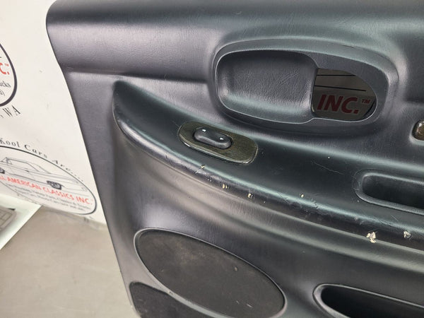 2002 Lincoln Blackwood Passengers Side RH Rear Door Trim Panel Assembly, Black5