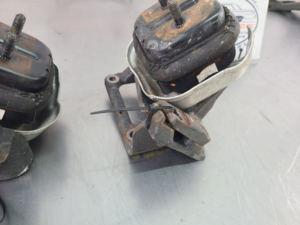 2005 Chevy SSR Complete Engine Mount / Motor Stand Bracket 4Piece Set  OEM4