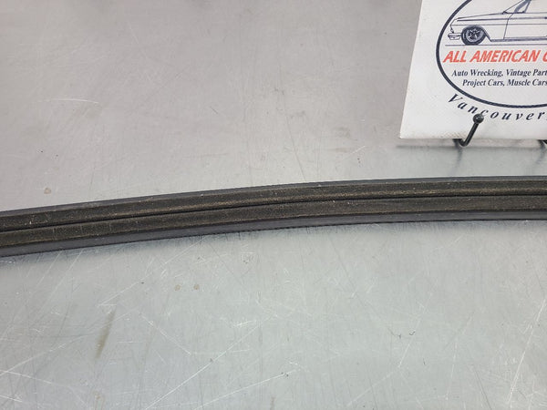 200306 Chevy SSR Drivers Side LH Door Felt Moulding, Black  OEM4