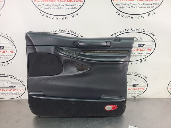 2002 Lincoln Blackwood Passengers Side RH Front Door Trim Panel Assembly, Black0