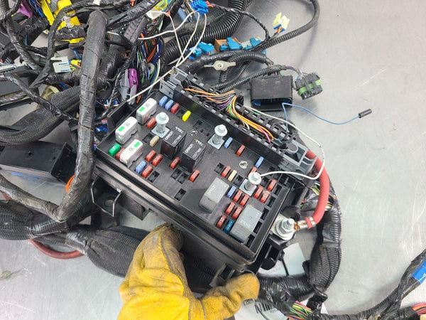 2003 Chevy SSR 5.3L, 4L60E Dash / Interior Cabin Wiring Harness Assembly  OEM1