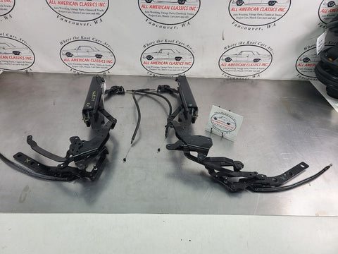 200306 Chevy SSR Rear Truck Bed Topper / Tonneau Main Lift Hinge Pair, LH/RH0