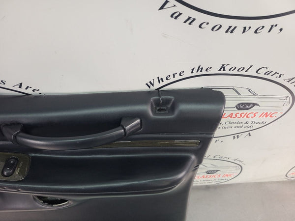 2002 Lincoln Blackwood Passengers Side RH Front Door Trim Panel Assembly, Black3