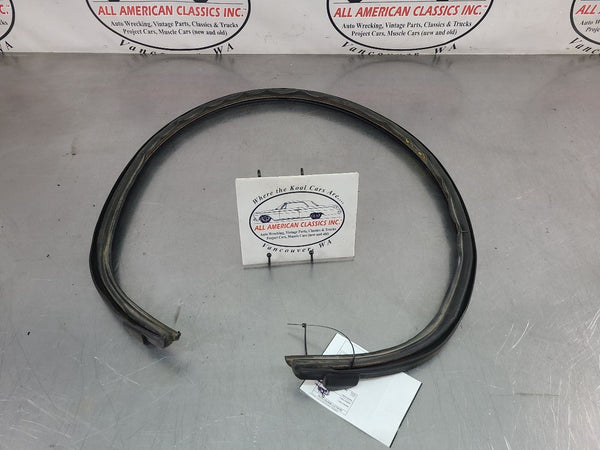 200306 Chevy SSR Rear Roof Panel Weather Stripping  OEM2