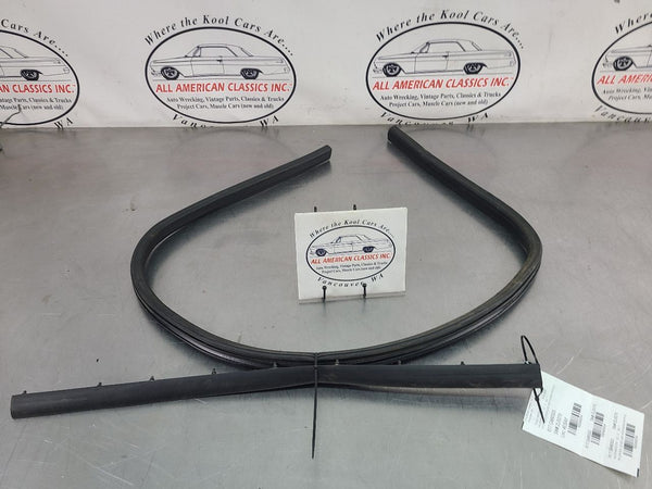 2003-06 Chevy SSR Passengers Side RH Door Lower Weather Stripping - OEM1