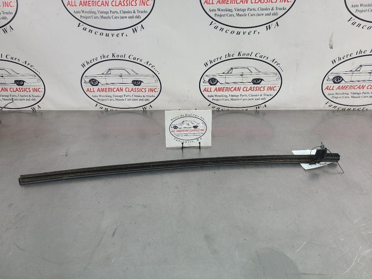 200306 Chevy SSR Passengers Side RH Door Felt Moulding, Black  OEM0