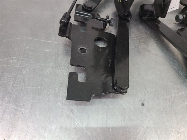 2003-06 Chevy SSR Tonneau Cover Hinge Pair, LH/RH - OEM1