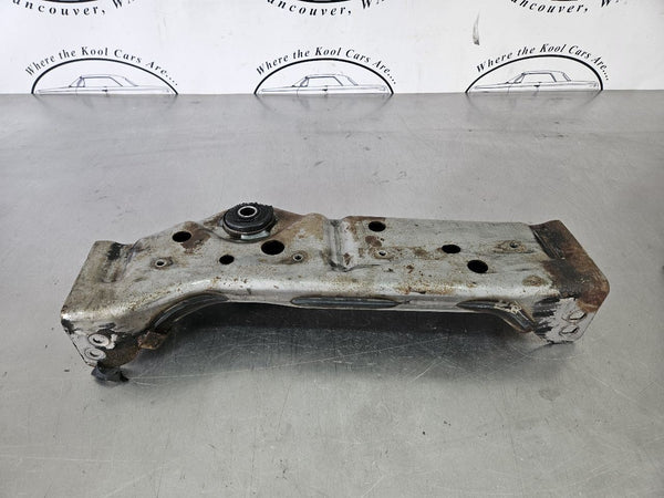 2003 Hummer H2 Front Differential Carrier Crossmember Xmember - OEM0