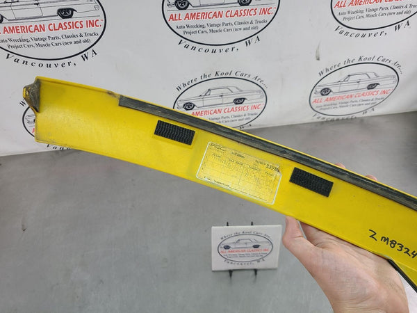 2003-06 Chevy SSR Drivers Side LH Exterior A-Pillar Moulding Trim, Yellow10
