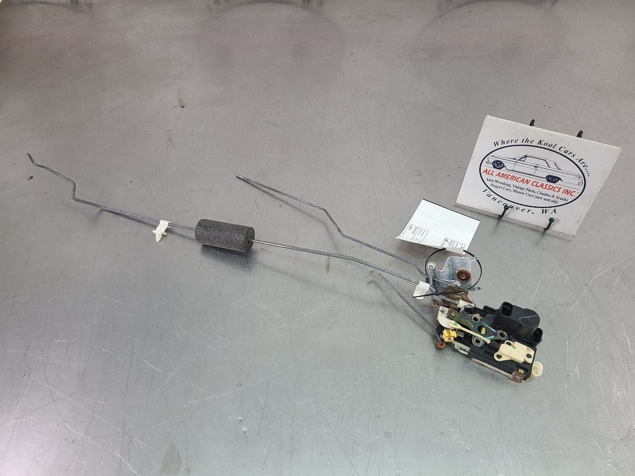 200306 Chevy SSR Drivers Door Latch / Lock Actuator Assembly  OEM0