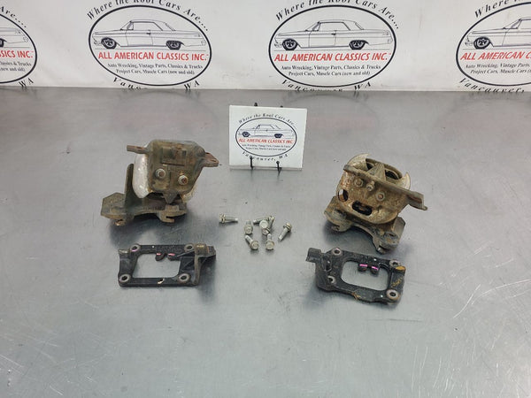 2005-06 Chevy SSR 6.0L Engine Mounts Motor Stand Bracket Set - OEM0