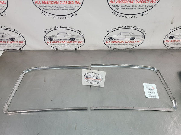 1966-67 Malibu 2 Door Hardtop A-Body Front Windshield Moulding - OEM GM0