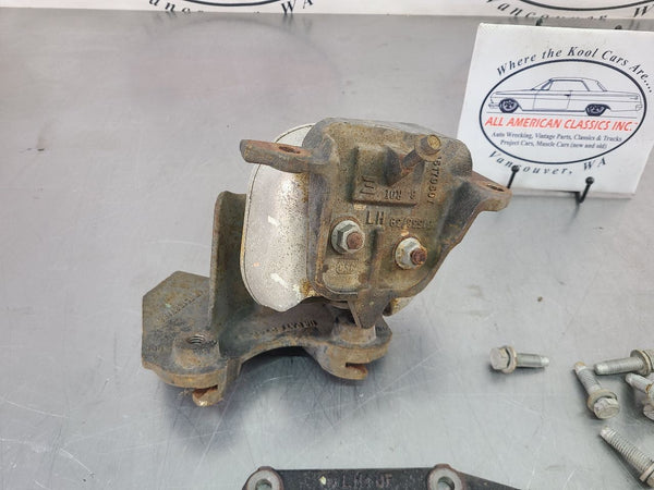 2005 Chevy SSR Complete Engine Mount / Motor Stand Bracket Set  OEM3