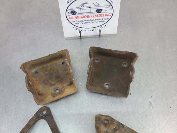 Chevy Suburban 350 TBI Engine Mounts / Cup Pair, LH/RH - OEM5