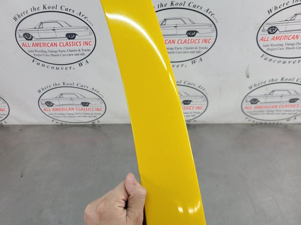 200306 Chevy SSR Passengers Side RH Exterior APillar Moulding Trim, Yellow8