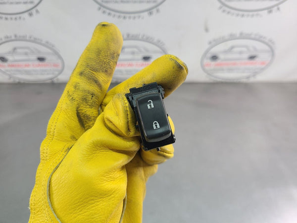 2005-13 C6 Corvette Right Passenger Door Lock / Unlock Control Button Switch 0