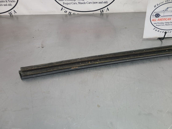 2003-06 Chevy SSR Passengers Side RH Door Felt Moulding, Black - OEM5