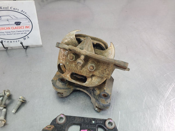 2005 Chevy SSR Complete Engine Mount / Motor Stand Bracket Set  OEM6