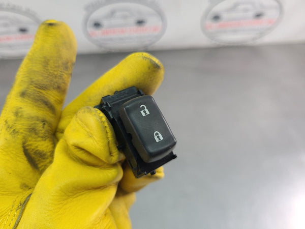 2005-13 C6 Corvette Right Passenger Door Lock / Unlock Control Button Switch 1