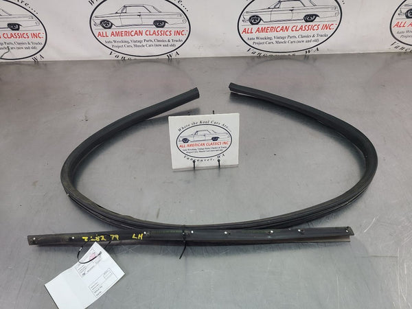 200306 Chevy SSR Drivers Side LH Door Lower Weather Stripping  OEM1