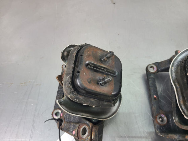 2005 Chevy SSR Complete Engine Mount / Motor Stand Bracket 4Piece Set  OEM1