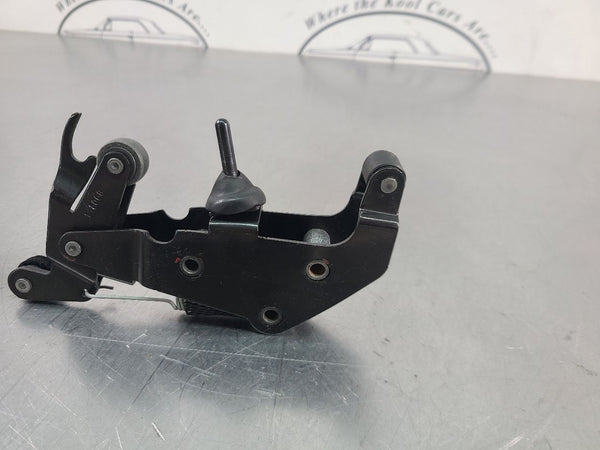 2003-06 Chevy SSR Front Roof Windshield Latch Pair, Left and Right - OEM4