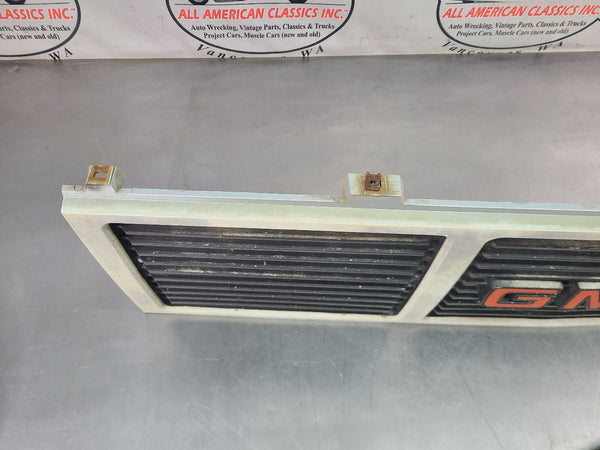 1985-88 GMC Truck, Blazer, Suburban Front Grille Assembly w/ RH Headlight Bezel18