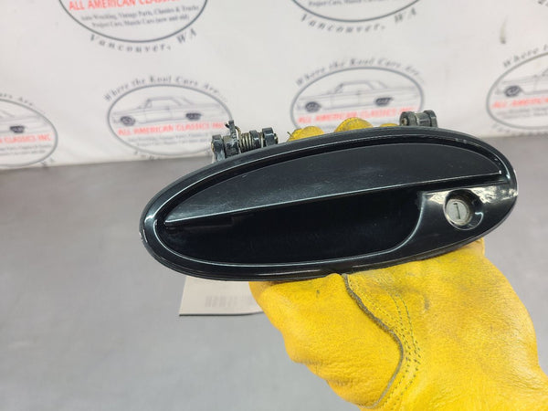 2000-04 C5 Corvette Exterior Door Handle Assembly, Black, Left Driver Side3