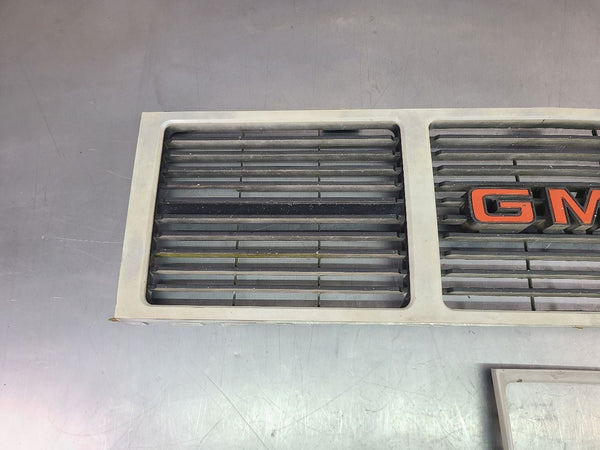 1985-88 GMC Truck, Blazer, Suburban Front Grille Assembly w/ RH Headlight Bezel1