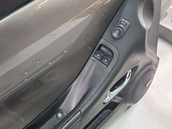 2010-15 Camaro SS Silver Door Trim Panel Pair w/ Ambient Lighting - OEM16