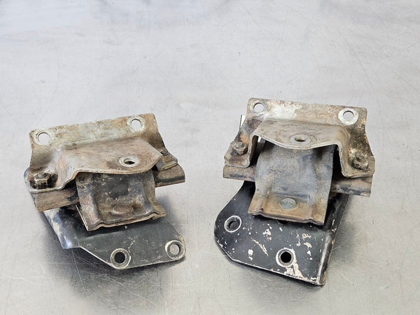 1984-93 Ford F250 Pickup Truck 7.3L Diesel Engine Mount Pair w/ Hardware - OEM4