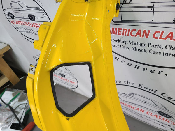 2005 C6 Corvette Right Side Rocker / Aperture Panel Moulding, Millennium Yellow2