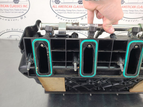 2005-07 C6 Corvette LS2 Factory Intake Manifold Assembly w/ Rails, Fuel Injector17