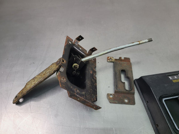 1981-91 Chevy Suburban Transfer Case Shifter Assembly w/ Bezel, Knob, Black9