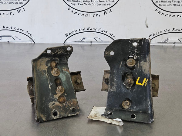 1984-93 Ford F250 Pickup Truck 7.3L Diesel Engine Mount Pair w/ Hardware - OEM5