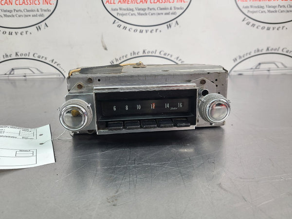1968 Chevrolet Chevelle Original Push Button Radio, #7303131 w/ Knobs0