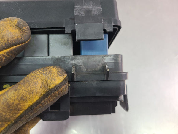 2005-07 C6 Corvette Engine Bay Fuse Box Assembly - OEM4