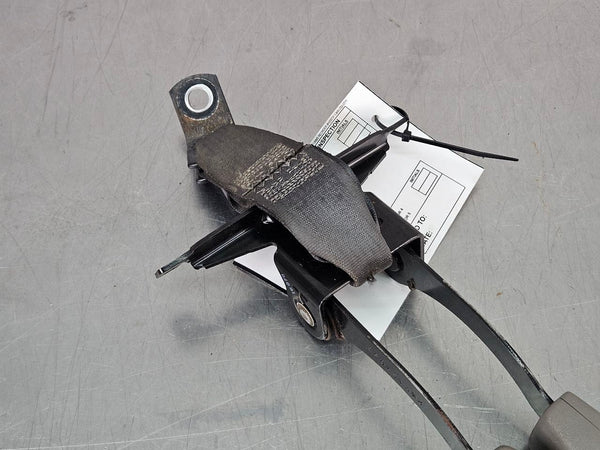2003-06 Chevy Suburban, Tahoe 2nd Row Dual Seat Belt Buckle Assembly, Gray - OEM1