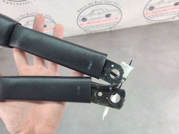 1997-04 C5 Corvette Seat Belt Buckle Pair, LH/RH, Left, Right, Black - OEM1