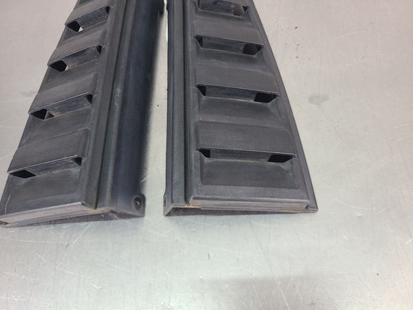 2003-07 Hummer H2 Rear Upper Tail Light Vent Trim Panel Pair, LH / RH - OEM6