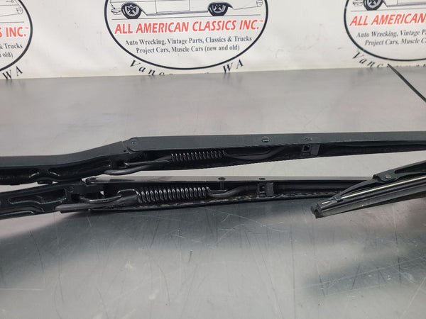 2005-13 C6 Corvette Front Windshield Wiper Arm Pair, Left / Right - OEM14